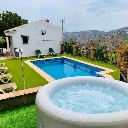 Villa En Frigiliana Con Piscina Y Jacuzzi Екстер'єр фото