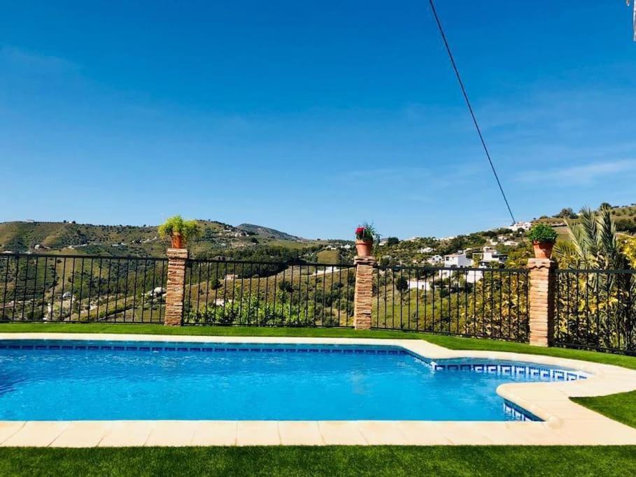 Villa En Frigiliana Con Piscina Y Jacuzzi Екстер'єр фото