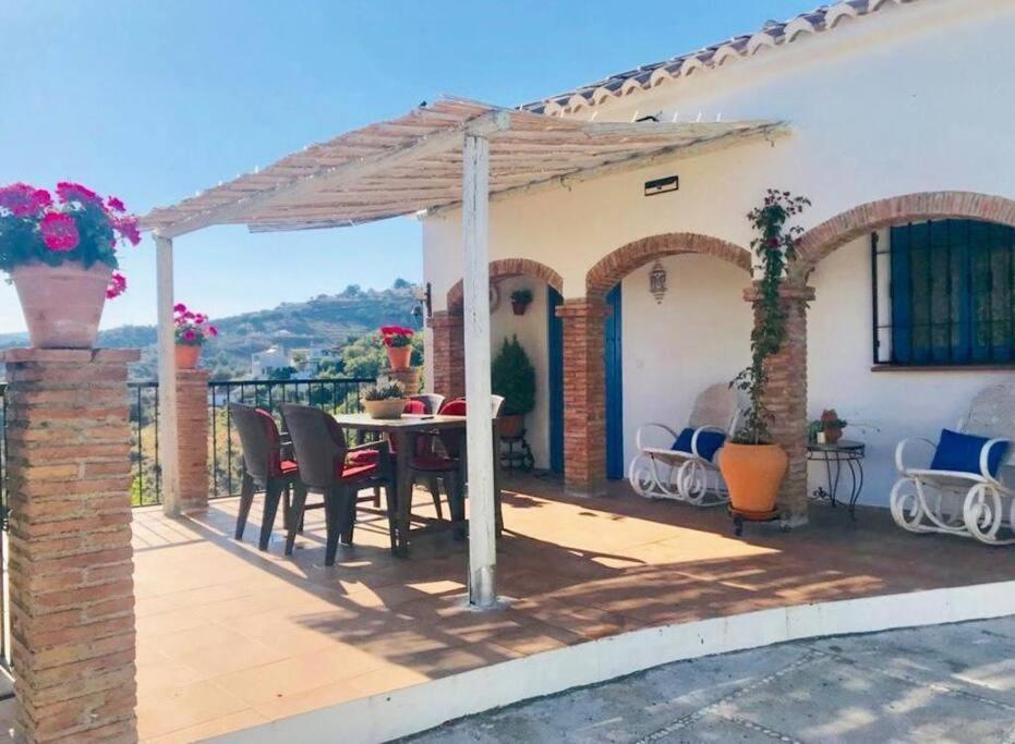 Villa En Frigiliana Con Piscina Y Jacuzzi Екстер'єр фото