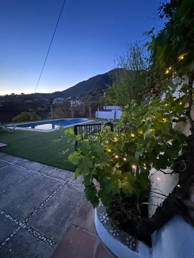 Villa En Frigiliana Con Piscina Y Jacuzzi Екстер'єр фото
